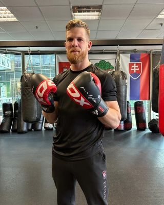 Aj Erik Tlkanec nosí naše rukavice 🥊🔥. #eriktlkanec #rdx #rdxsport #box #mma #fightnightchallenge